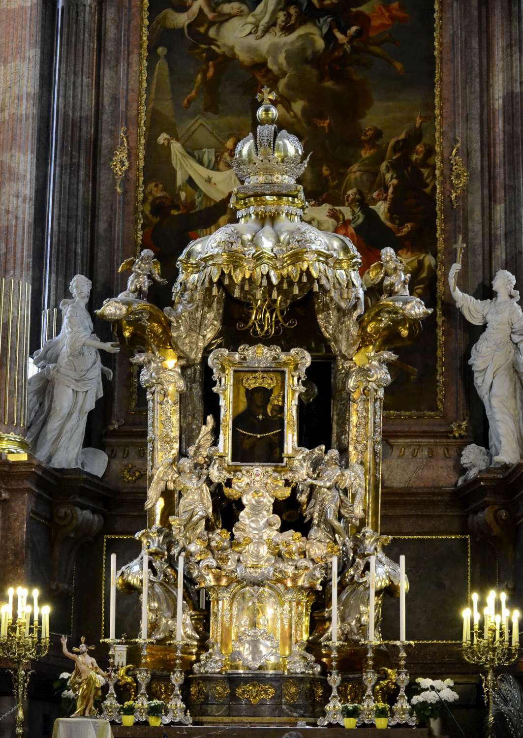 Stříbrný oltář s obrazem Madony