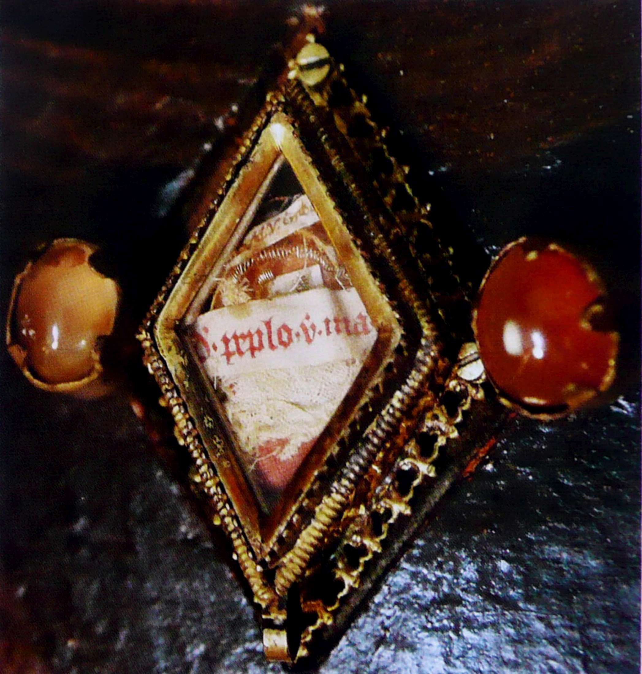 37c relikviar s kouskem rousky P. Marie