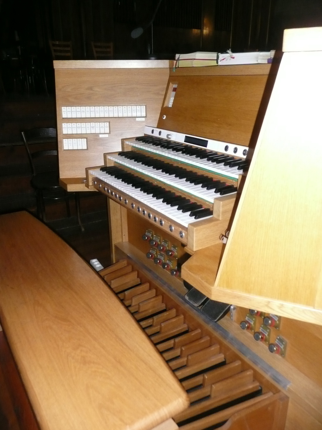 10 varhany velk kr hrac stl
