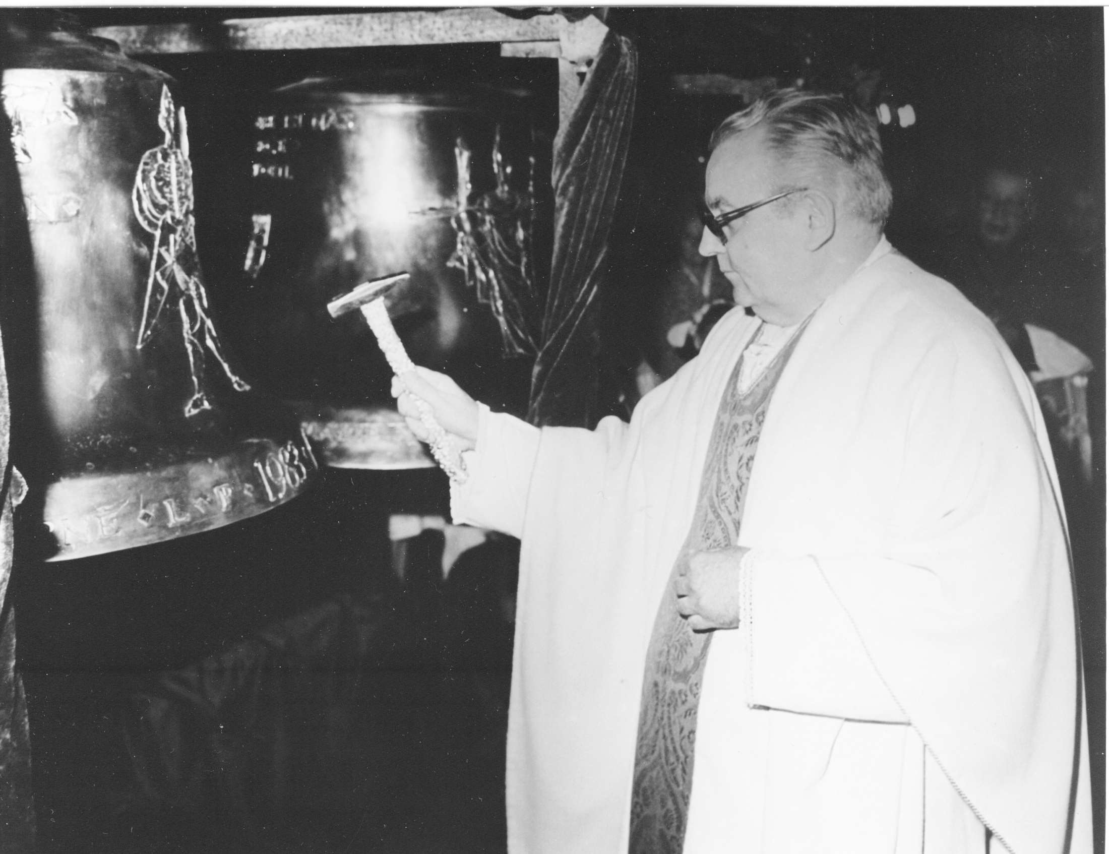 102 1983 sveceni zvonu 4