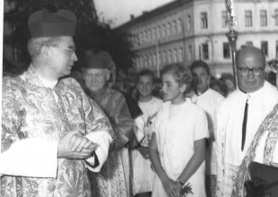 1968-08-15 přivítání o. biskupa 1o. Nováček, o. Ševela